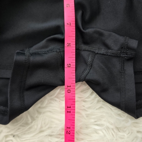Under Armour Black Compression Shorts. Size Small. Good preowned condition. - Picture 4 of 7